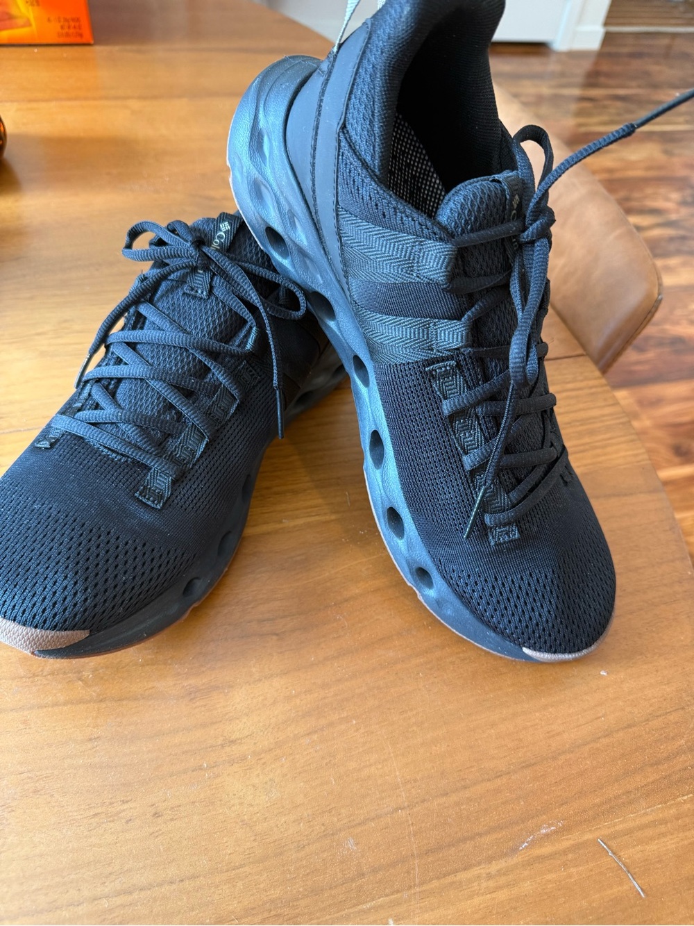 Men's Black Columbia Hiking Shoes 10.5